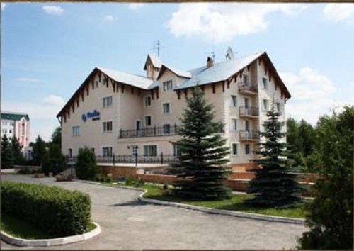 Отель расположен примерно в 5 кварталах от Черняевского леса и реки Му…